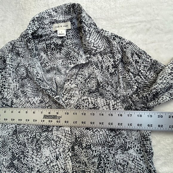Cloth & Stone Womens Snakeskin Long Sleeve Button-Up Shirt Top Small Black NWOT - Picture 7 of 8